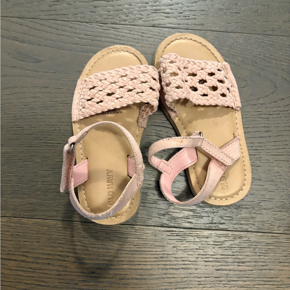 Old navy pink girls sandals sz 8T EUC worn twice retail $65